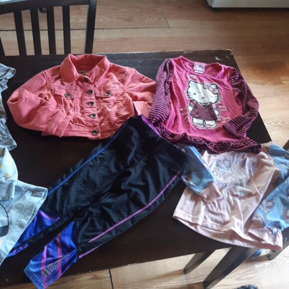 Girls size 4 play clothes bundle - Picture 3 of 3